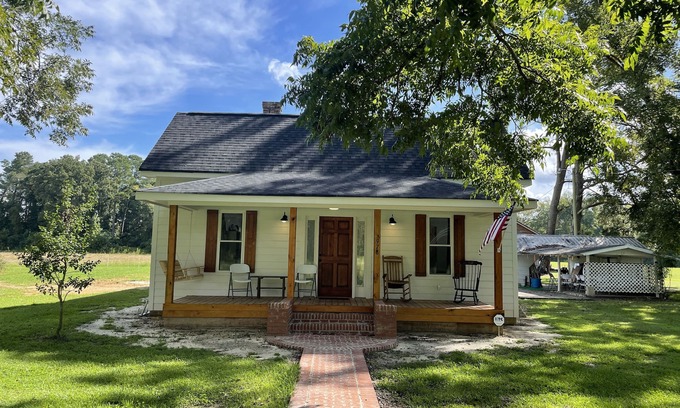 Loris Otro | Newly renovated farmhouse less than 30 minutes to Myrtle Beach!