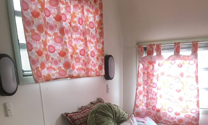 Harcourt Casa | Newly Renovated Retro CARAVAN near Castlemaine