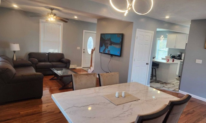 Worcester Casa | Newly updated/furnished 3 bedrooms house