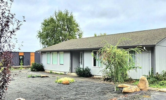 Hillsboro Casa | Newly Updated House on Huge Land