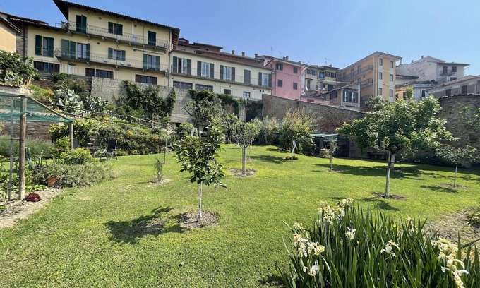 Montechiaro dʼAsti Apartamento | Hermoso apartamento para 2 personas con WIFI, A/C, TV, patio y mascotas permitida