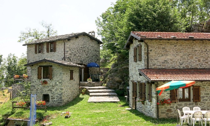 Fabbriche di Vallico Villa | Precioso apartamento en villa con piscina privada, WIFI, TV, patio y mascotas permitida