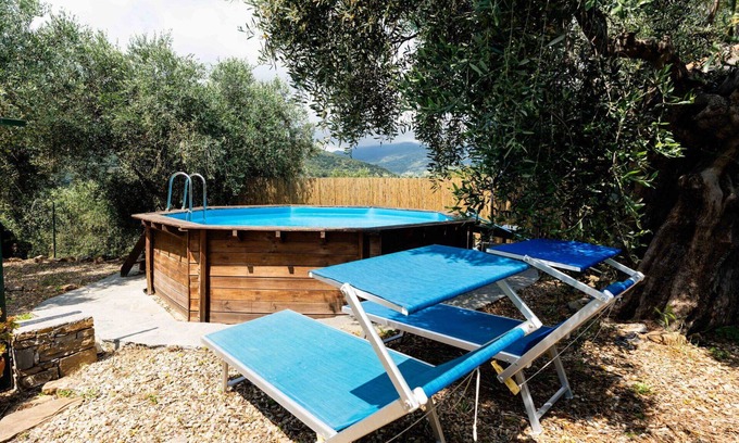 Civezza Apartamento | Bonito apartamento para 10 personas con WIFI, piscina, patio y mascotas permitida