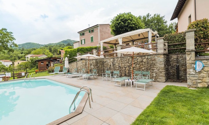 Saturnana Apartamento | Bonito apartamento en una pequeña aldea, piscina, jacuzzi y sauna.