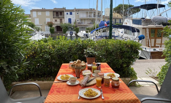 Port Grimaud Apartamento | Nice Garden Apartment in Port Grimaud