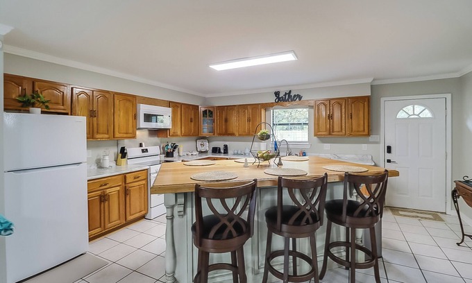 Mississippi City Casa | Nice Gulf Coast Home near Beach, Casinos, Downtown & Hwy 90 access!