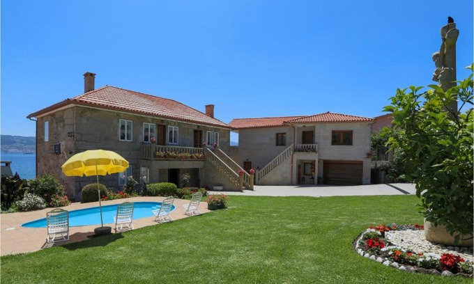 Samieira Casa | Nice Home In Raxo With Wifi