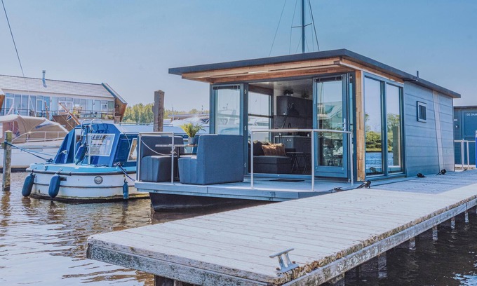 Municipality of Uitgeest Alquiler De Eote | A comfortable barge close to the sea and towns