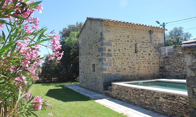 Montaren-et-Saint-Mediers Villa | Bonito Maset provenzal, en piedra, climatizado, con piscina en Uzès