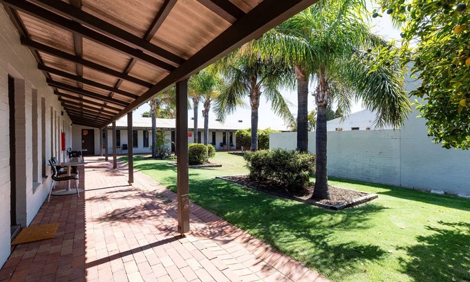 Bluff Point Hotel | Nightcap at Wintersun Hotel