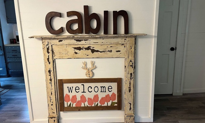 Marble Casa | Noisy creekfront cabin in Marble! Pet friendly! Close to the casino