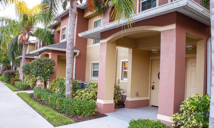 Naples Casa | North Naples two story Townhouse - 2 Bedrooms, 2.5 Baths with Loft