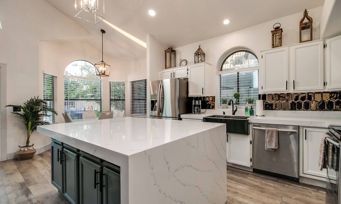 Desert Shires Casa | Newly Renovated 4 Bedroom Retreat w/Pool !