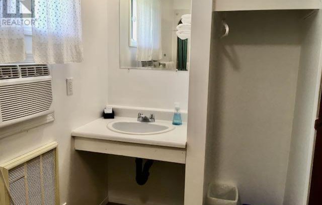 Vermilion Bay Hotel | Northside Motel