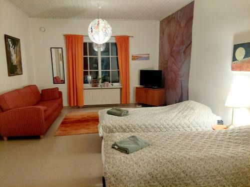 Varkaus Apartamento | Nostalgista majoittumista Taiteilijatalo Taideniityn Auringossa tai Niityssä