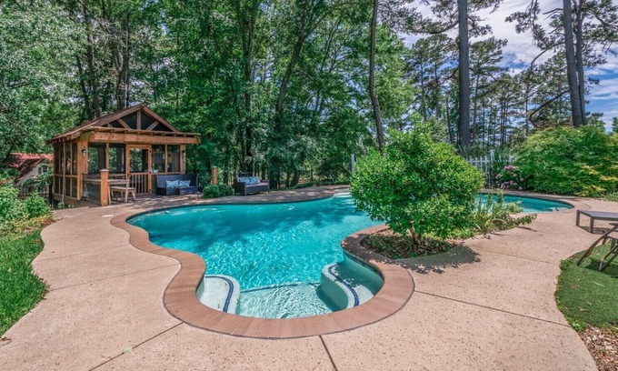 Lindale Casa | Not a Resort. Not a Rental. Something Better…