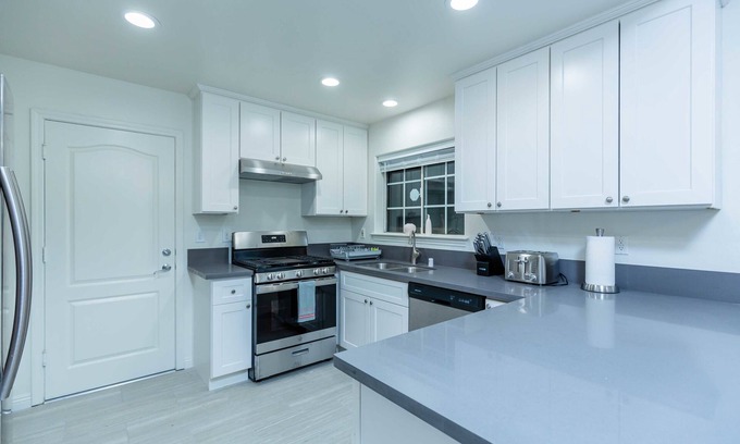 East Pasadena Casa | Not Affected by the Fire/elegant Pasadena Retreat Prime Comfort Awaits