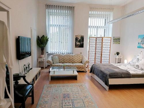 Annaberg-Buchholz Casa | Nr 3 Großzügiges Kamin-Zimmer mit King-Size Bett im Zentrum WLAN TV gute Laune