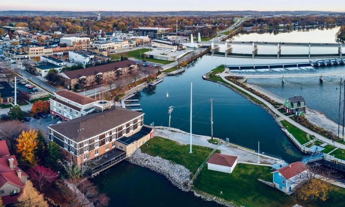 De Pere Hotel | Nuk's Executive Suites