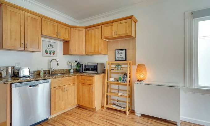 Downtown Oakland Apartamento | Oakland Studio ~ 14 Mi to San Francisco!