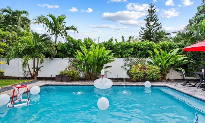Wilton Manors Casa | Oasis Backyard With Heated Pool Oakland Park