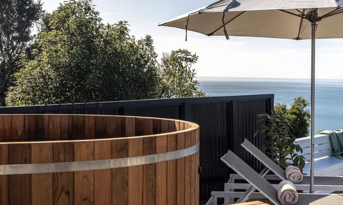 Waiheke Island Casa | OCEAN BREEZE COTTAGE | Coast & Country | WINTER DEAL - Stay for 3, Pay for 2