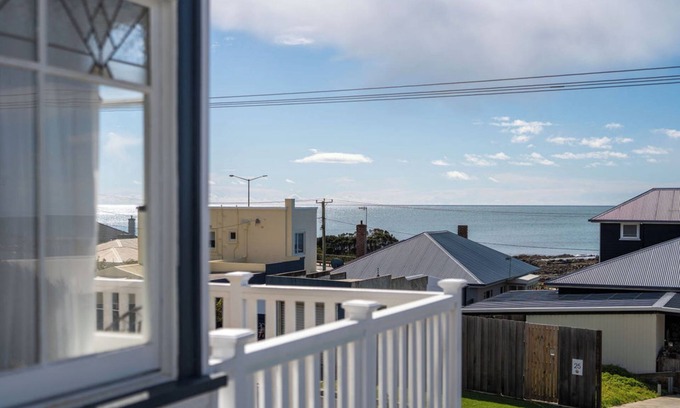 Parklands Casa | Ocean Breeze - Modern Comfort with Outdoor Entertaining and Ocean Views