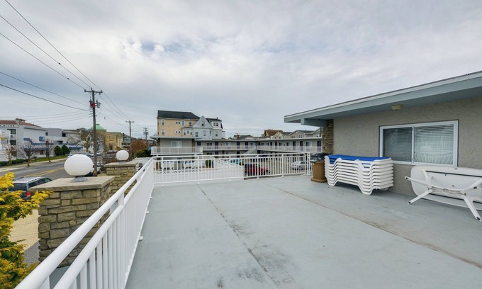 North End Apartamento | Ocean City Condo w/ Pool: Walk to Boardwalk!