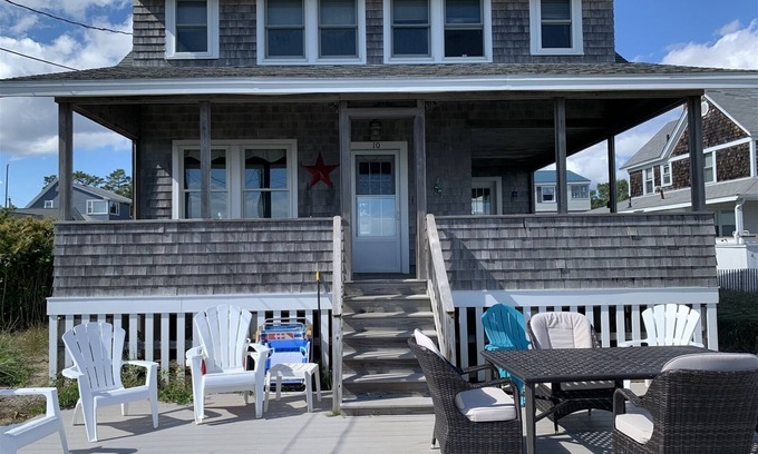 Camp Ellis Cabaña | Ocean front 4 Bedroom / 2 Bath cottage