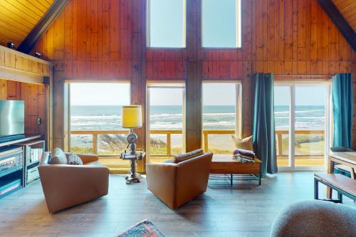 Oregon Coast Casa | Ocean Front A Frame with Spectacular Views! Dog The Hidden Overlook