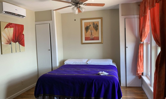 Antoneys Cay Complejo | West End Ocean Front King
