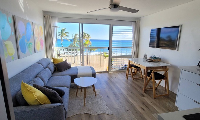 Makaha Condominio | Ocean-Front Renovated Condo with Amazing sunset, WiFi, fitness room, pools, more