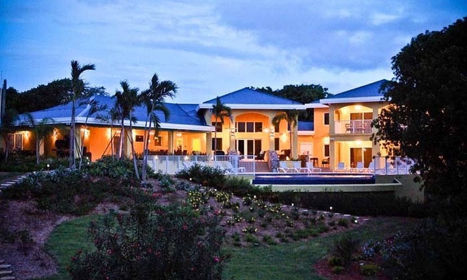 Cabes Point Villa | Ocean Front Villa Exuberante propiedad con playa privada y laguna
