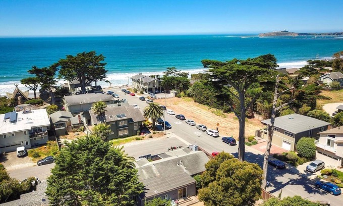 El Granada Casa | Ocean View House Few Steps from Miramar Beach