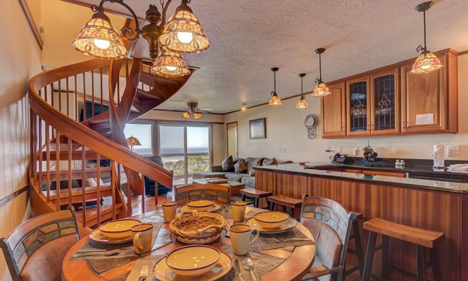 Otter Rock Apartamento | Ocean-View Suite with Jacuzzi Tub | Sleeps 6