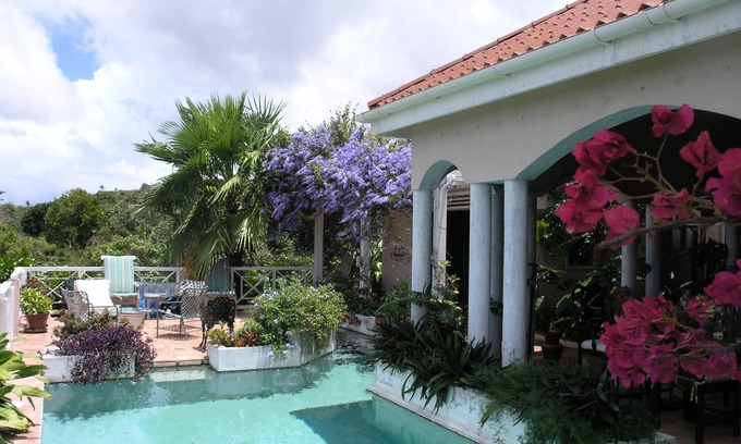 Vaughans Villa | Una villa artística funky en 5 acres sobre 4 Seasons Hotel