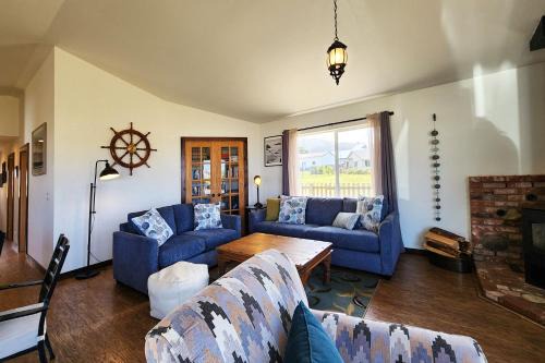 Yachats Casa | Ocean View, Walk to Everything! Dog Friendly! Wheelhouse Cottage