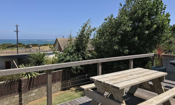 Warrnambool Casa | VISTAS AL OCÉANO desde la cubierta de atrás con WIFI gratuito