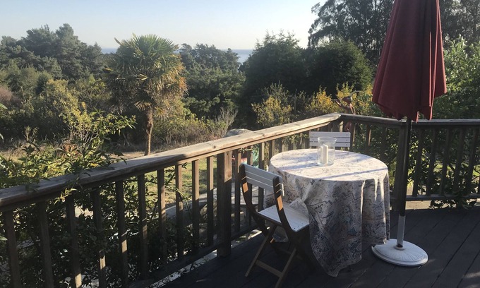 Marin County Casa | Creative Retreat dormitorio / chimenea / vista al mar / estacionamiento privado