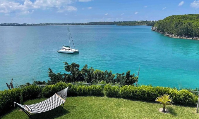 Sandys Casa | Oceanfront "Dock of the Bay" Retreat in Beautiful Bermuda