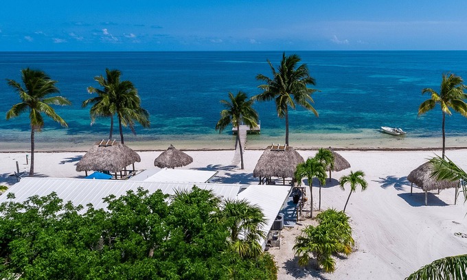 Layton Casa | Dúplex frente al mar con hermosa playa y muelle para el acceso en barco! Perros bien!