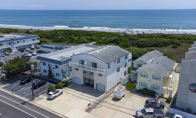 Brigantine Casa | Casa adosada frente al mar! Cercado en el patio trasero! ¡Mascota amigable! 5 de mayo - 30 de junio ¡Abierto!