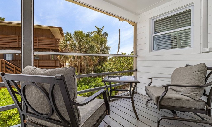 Bokeelia Casa | Oceanfront Multi-Family Retreat / 4 Bed, 4.5 Bath / 2 Fully Equipped Kitchens!