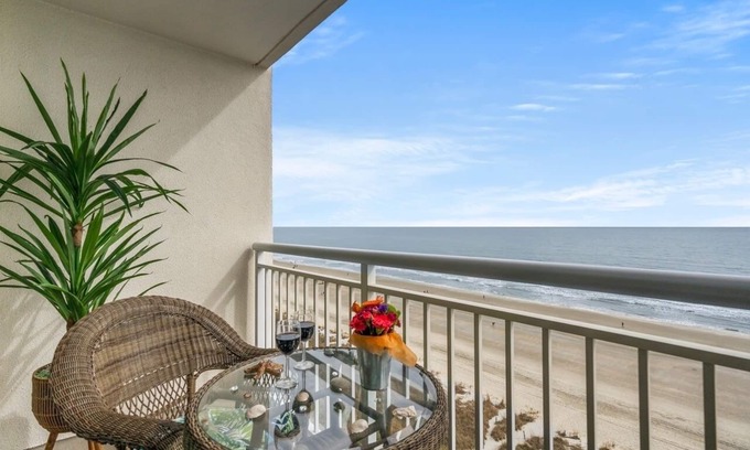 Crescent Beach Complejo | Oceanfront Paradise Beachfront resort style amenities w/ NO Hidden Resort Fees!