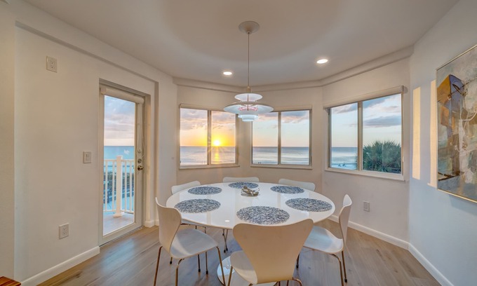 Redington Shores Casa | Oceanfront Paradise