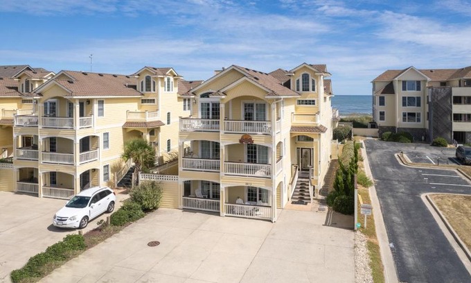 Kill Devil Hills Casa | OCEANFRONT, Pool, H Tub, Theater Rm, Rec Rm, Prvt Beach access, KD1613, Paradise VI