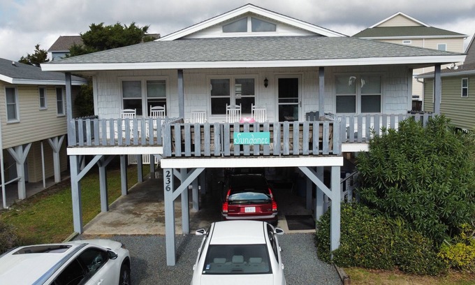 Ocean Isle Beach Cabaña | OceanIsleBeach, NC /2nd Row Cottage/Access Just Across St/Rents Fri to Fri