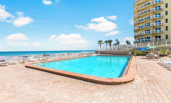 Daytona Beach Apartamento | Oceanside Inn Studios by Brightwild