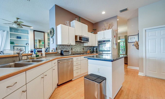 Odessa Casa | Odessa Lake House w/ Private Pool & Screened Lanai