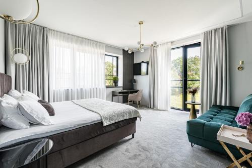 Plunge Hotel | Oginski Hotel